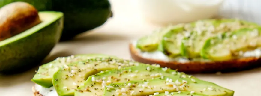 Tartines avocat œuf dur et radis